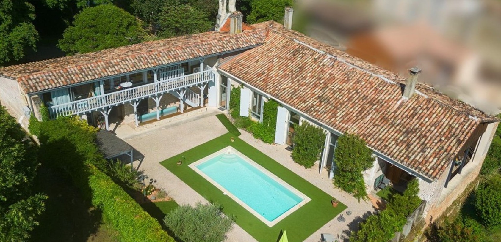 LE PATIO DU CANAL